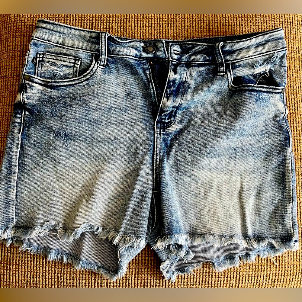 Women’s Judy Blue Shorts, size L. Worn once, like new.